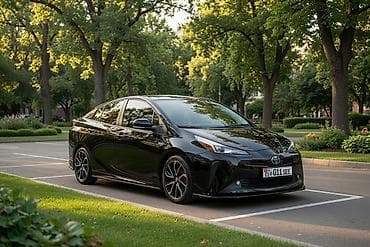 Транспорт: Toyota Prius: 2021 г., 1.8 л, Вариатор, Гибрид, Хэтчбэк — 1