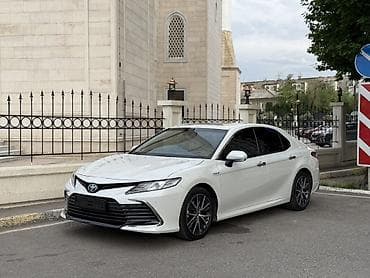 Toyota Camry: 2022 г., 2.5 л, Автомат, Гибрид, Седан