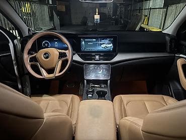 solutions elementary: Электромобиль кроссоверного класса с современным интерьером и — 2