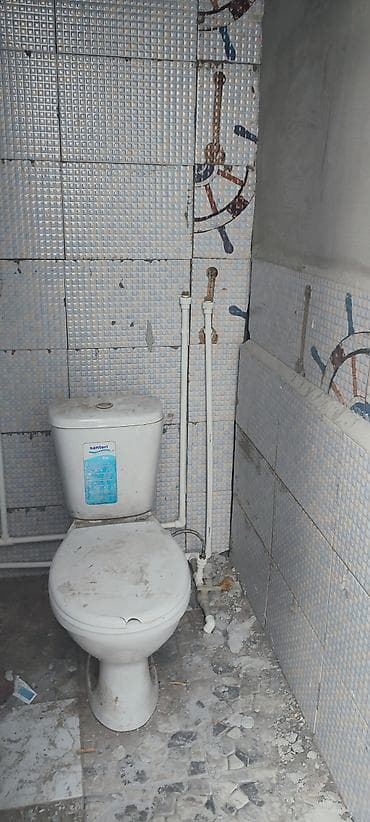 Коммерческая недвижимость: Сдаётся помещение с прилегающей закрытой площадкой. - Отдельный вход — 3