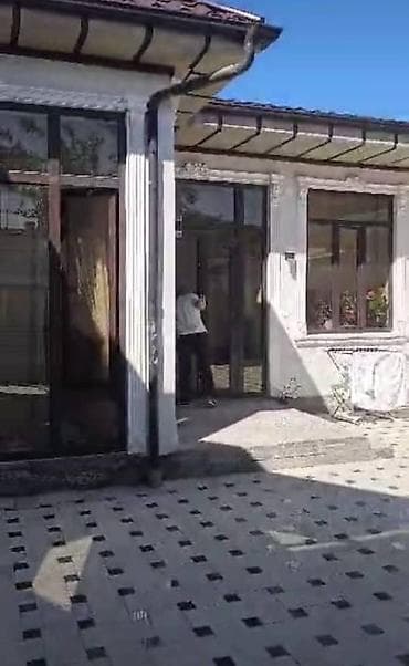 Кыймылсыз мүлк: Дом с внутренним двором и навесом - Архитектура: одноэтажный дом с — 2