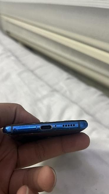 touch id: Смартфон с выдвижной фронтальной камерой и сканером отпечатка в — 4