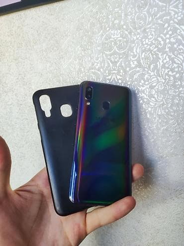 Samsung Galaxy A40, Б/у, 64 ГБ, 2 SIM