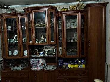 Классическая стенка-витрина для гостиной - Материал: массив/шпон под lalafo.kg да Классическая стенка-витрина для гостиной - Материал: массив/шпон под