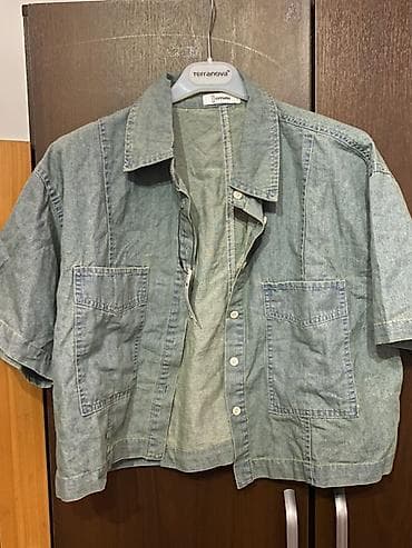 Короткая джинсовая рубашка - Фасон: свободный кроп‑силуэт, короткий