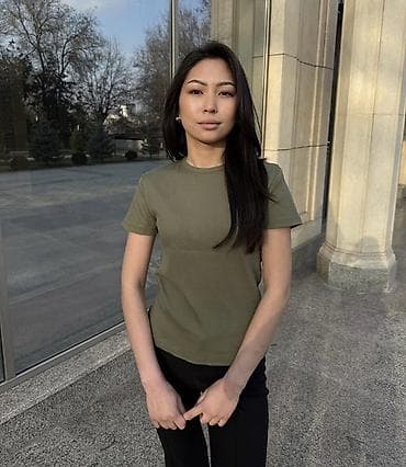 женские трусы с резинкой: Базовые женские футболки с дизайнерским вырезом и классическим круглым — 3