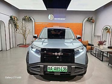 wuling mini ev: Электрический кроссовер (5 дверей, 5 мест) в светло‑сером цвете с — 1