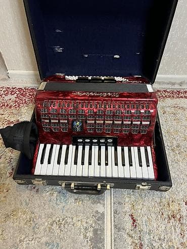 Аккордеондор: Ушул метер-н аккордеон сатылат, баасы келишимдуу 
+ — 2