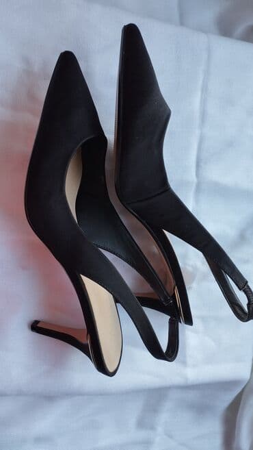 брендовая куртка: Туфли Манго,в хорошем состоянии.
400с
Размер 38 — 4