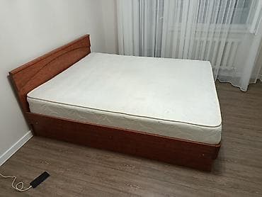 Продается двухспальная кровать б/у с матрасом. Размеры 160см на 200