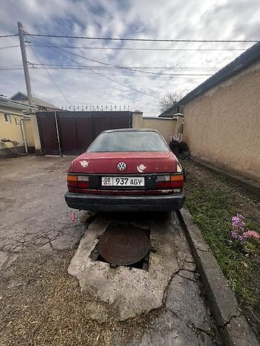 lexsus nx: Volkswagen Passat: 1991 г., Седан — 4