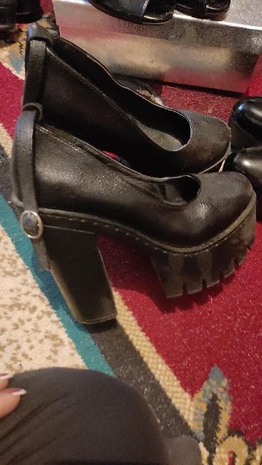 36 и 36,5 размер,очень удобная