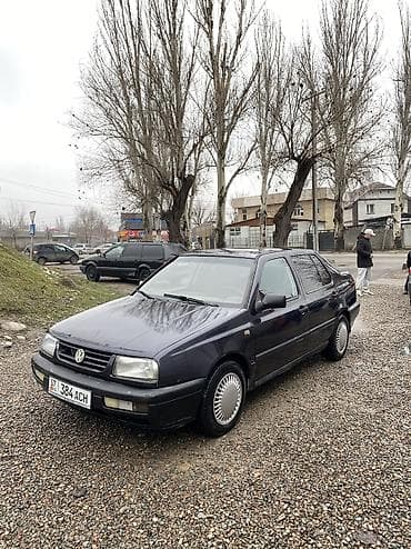 Volkswagen Vento: 1993 г., 1.8 л, Механика, Бензин, Седан