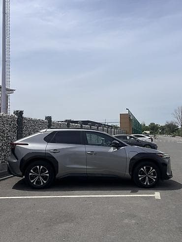 byd plus: Toyota bZ4X: 2022 г., Автомат, Электромобиль, Кроссовер — 4