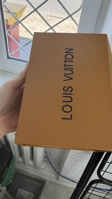 vuitton: Мини-сумка на цепочке Louis Vuitton - Формат: компактный — 1