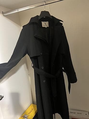 Черный классический тренч.
размер м at lalafo.kg Черный классический тренч.
размер м