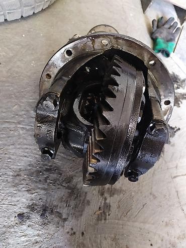 монтеро: Задний редуктор Isuzu Б/у, Оригинал — 1