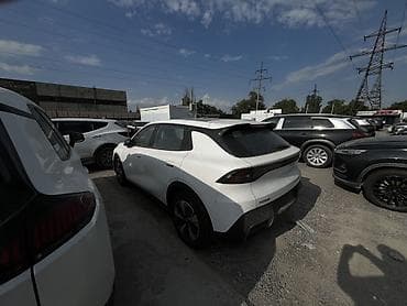 tesla model 3: Changan Qiyuan Q05: 2026 г., Вариатор, Электромобиль, Седан — 5