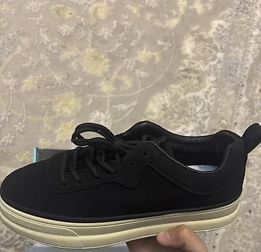 Кроссовки и спортивная обувь: Кроссовки, 41, Новый, цвет - Черный, Самовывоз — 1