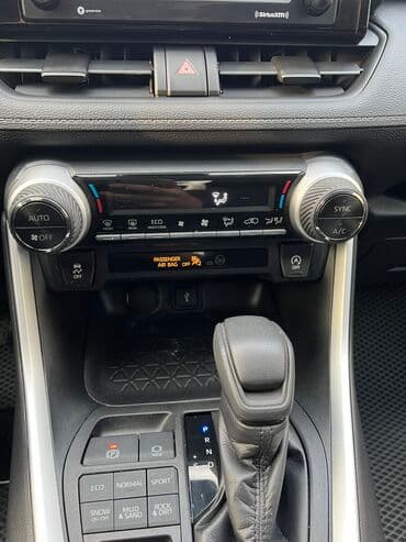 продаю тойота раф4: Toyota RAV4: 2019 г., 2.5 л, Автомат, Бензин, Кроссовер — 7