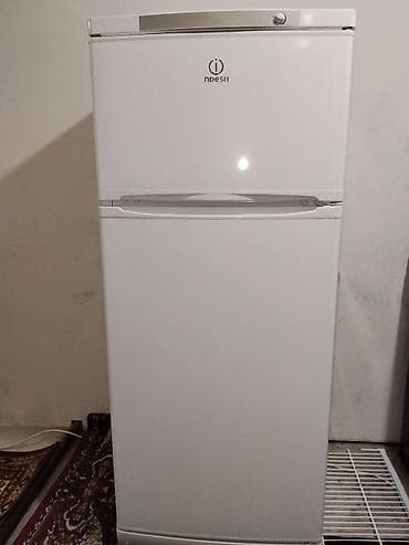 Холодильник Indesit, двухкамерный, белый. - Верхняя морозильная