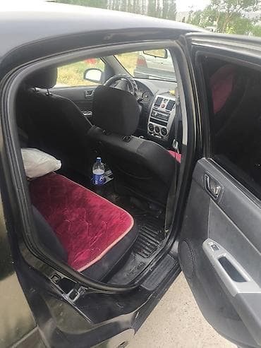 geely monjaro: Hyundai Getz: 2005 г., 1.4 л, Механика, Бензин, Хэтчбэк — 5
