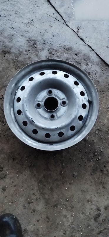 r17 8j: Железные Диски R 15 отверстий - 4, Б/у — 1