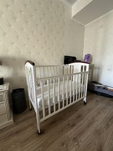 small table: Детская приставная кроватка, Б/у, С колесиками, цвет - Белый — 2