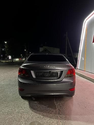 водный аттракцион: Hyundai Solaris: 2011 г., 1.6 л, Автомат, Бензин, Седан — 3