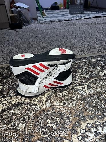 Спорттук бут кийим: Эркектердин кроссовкасы, 40.5, 40, 41, Adidas, Колдонулган, түсү - Ак, Акысыз жеткирүү, Акылуу жеткирүү, Өзү алып кетүү — 1