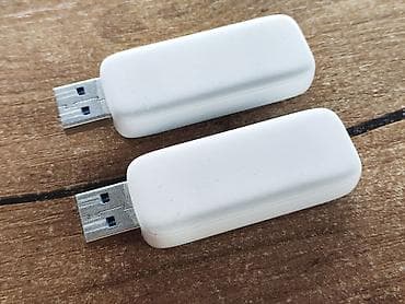 флеш: Продаю флешки HIKVISION на 32GB. Обе с USB 3.2 (смотрите фото) Обе — 6