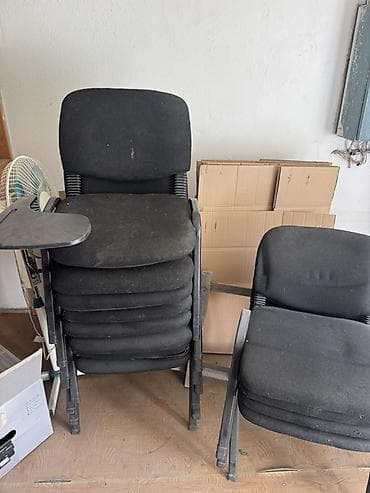 пластиковые кухонные стулья: Офисный стул, Б/у, цвет - Черный, Железо — 1