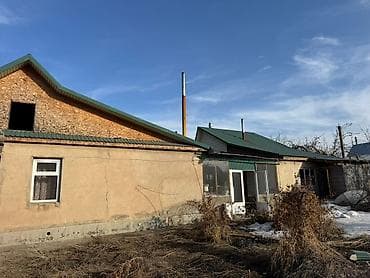 молодая гвардия: Дом с двором и крытым въездом/навесом. - Кирпичное ограждение и — 5