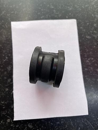 ремонт реек: Сайленблок рулевой рейки Toyota ipsum — 1