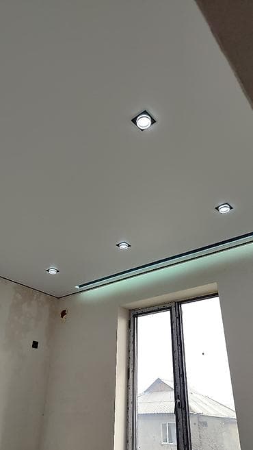 лампы на авто: Натяжной потолок жазайбыз трек, парящий потолок, скрытый карниз — 9