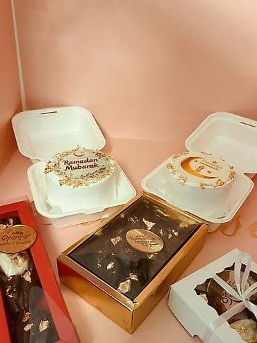 Полуфабрикаты: Праздничные десерты к Рамадану - Мини‑торты с надписью «Ramadan — 1