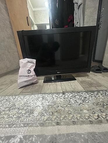 v tech: Телевизор LG, диагональ около 26–32". Плоская ЖК/LED‑панель — 3