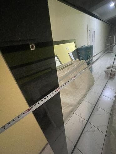 зеркало 30: Большое настенное зеркало в чёрной раме - Формат: прямоугольное — 5