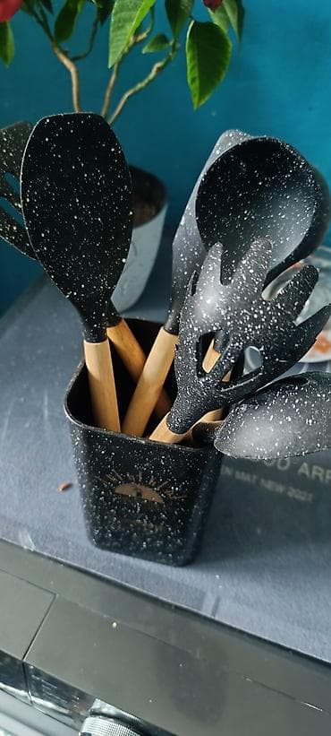 Набор кухонных принадлежностей в подставке - Комплектация: лопатка