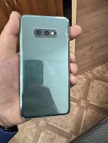 Мобильные телефоны и аксессуары: Samsung Galaxy S10e, цвет - Зеленый — 3