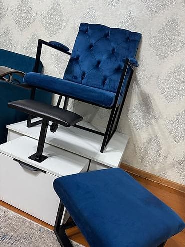 Аппараты для стирки ковров: Кресло для салона красоты/барбершопа с подставкой для педикюра + пуф — 3