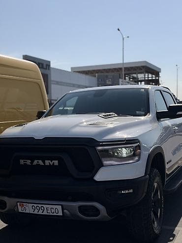 фаркоп на 570: RAM 1500 Rebel 4x4, белый пикап - Мощный полноразмерный пикап с — 1