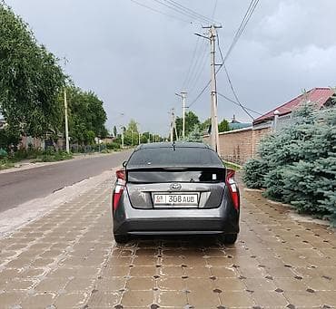 малометражки авто: Toyota Prius: 2018 г., 1.8 л, Вариатор, Гибрид, Хэтчбэк — 3