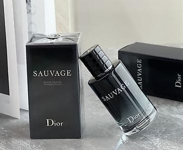 Dior Sauvage — мужская парфюмерия в фирменной черно‑синей бутылке с