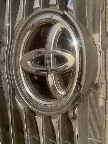 Автозапчасти: Решётка радиатора для Toyota (оригинальная деталь с эмблемой) — 5