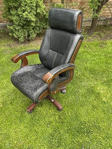 coller master: Офисное кресло, Б/у, С колесиками, цвет - Черный, Экокожа — 1