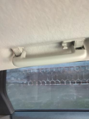 стекло на ист: Потолочная ручка для автомобиля (пассажирская “вежливая ручка”). - — 1