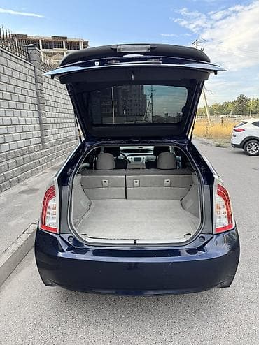 Toyota Prius: 2014 г., 1.8 л, Вариатор — 10