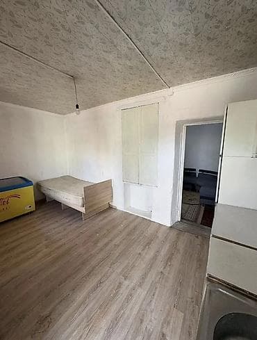 боконбаева правда: 45 м², 3 комнаты, Утепленный, Забор, огорожен — 3