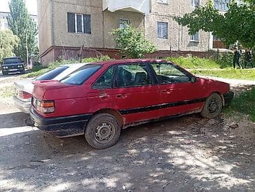 күзгү: Volkswagen Passat: 1988 г., Кол менен иштөөчү, Бензин, Седан — 1